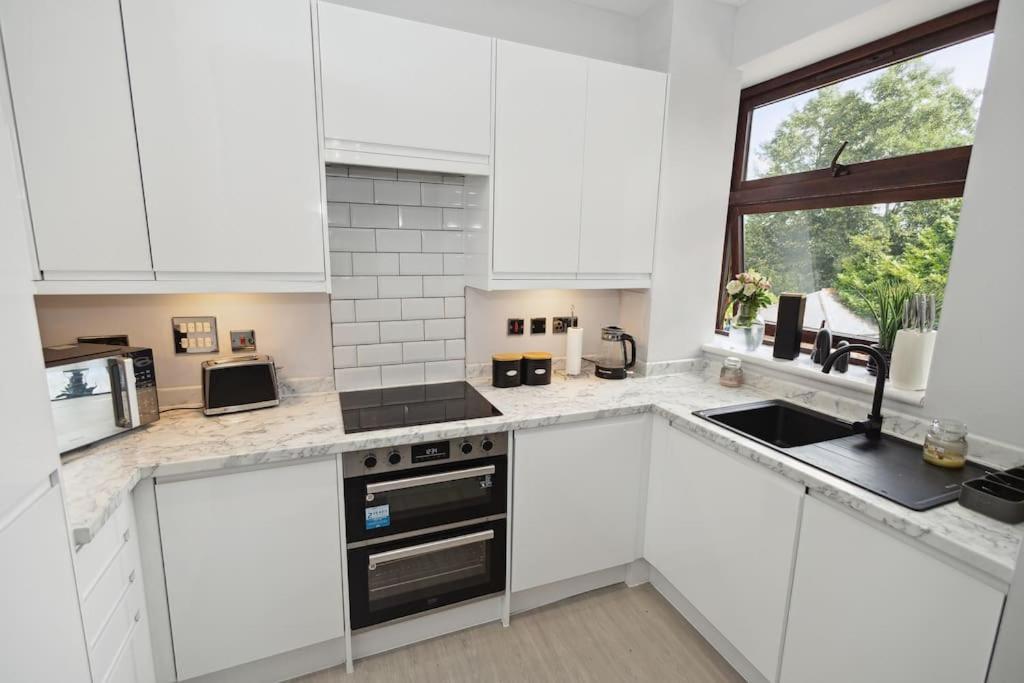Modern Watford Urban Luxury Oasis Apartment Exterior photo