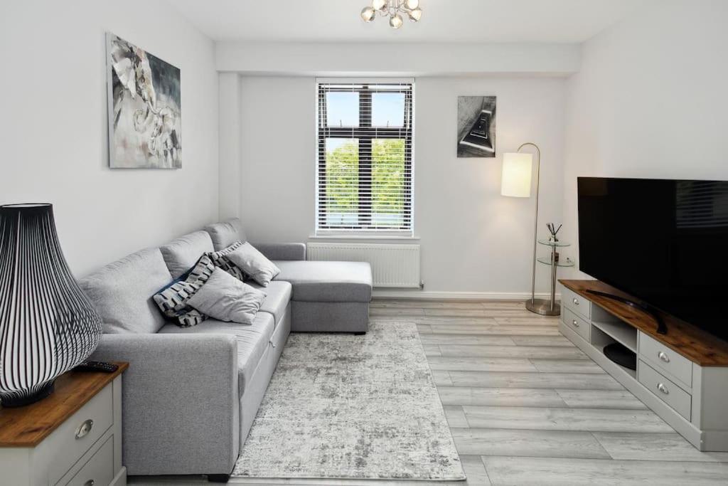 Modern Watford Urban Luxury Oasis Apartment Exterior photo