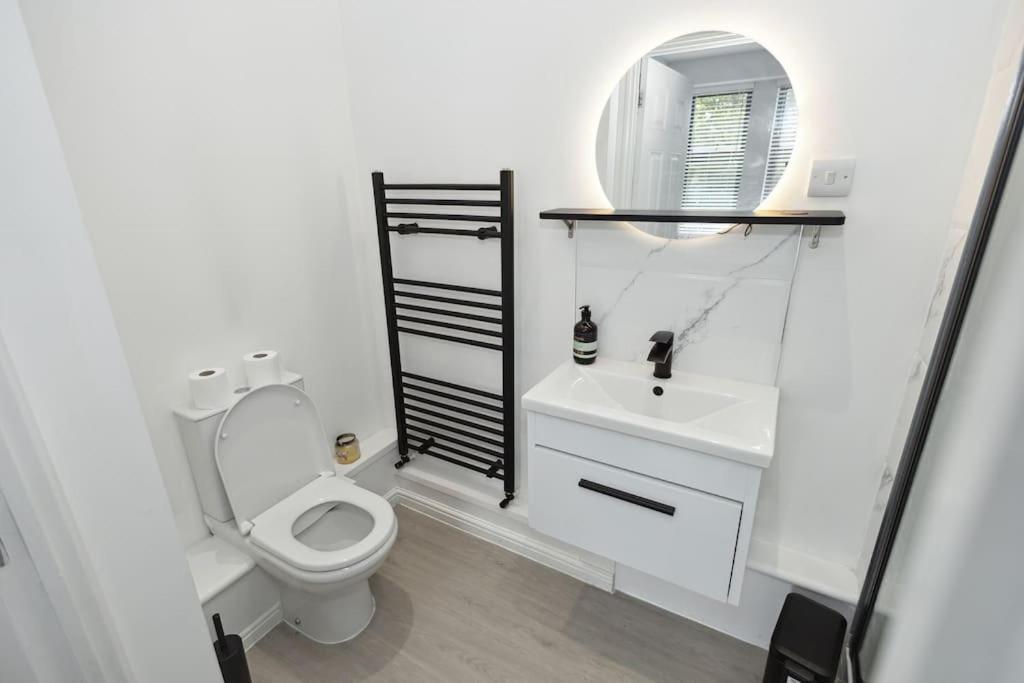 Modern Watford Urban Luxury Oasis Apartment Exterior photo