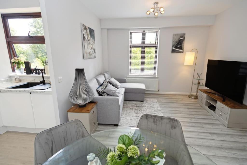 Modern Watford Urban Luxury Oasis Apartment Exterior photo