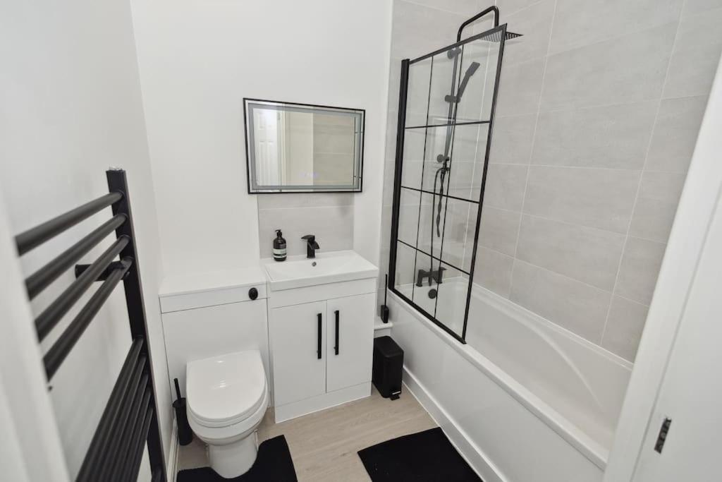 Modern Watford Urban Luxury Oasis Apartment Exterior photo