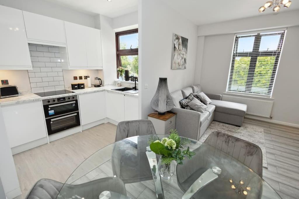 Modern Watford Urban Luxury Oasis Apartment Exterior photo