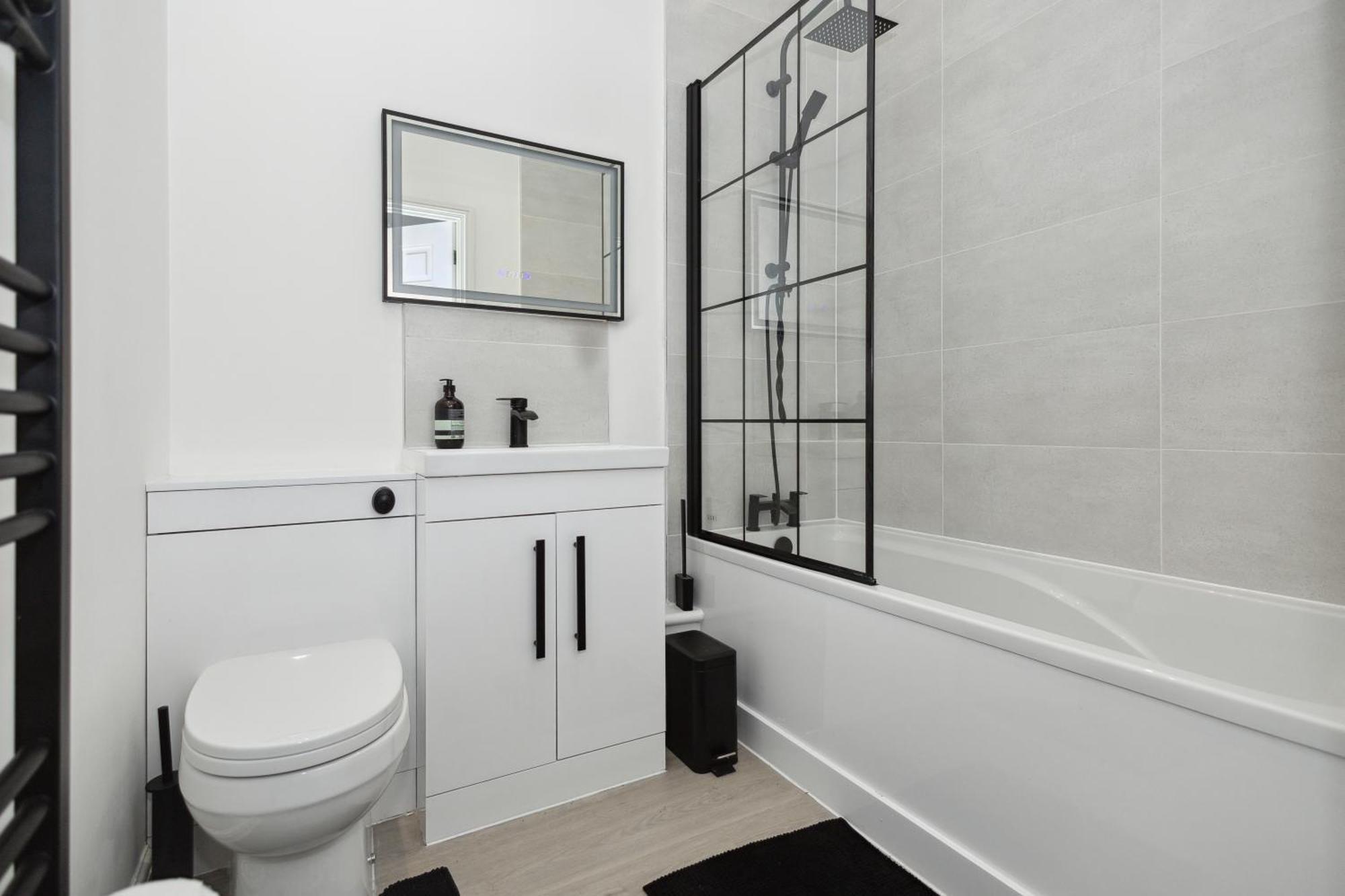 Modern Watford Urban Luxury Oasis Apartment Exterior photo